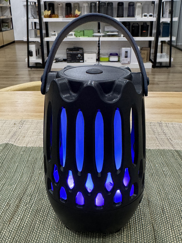 OEM/ODM Logotipo Bluetooth Alto-falante Chama Luz UV Lâmpada de acampamento LED recarregável Mosquito Traças Gnats Catcher Insetos voadores Trapa pegajosa 2