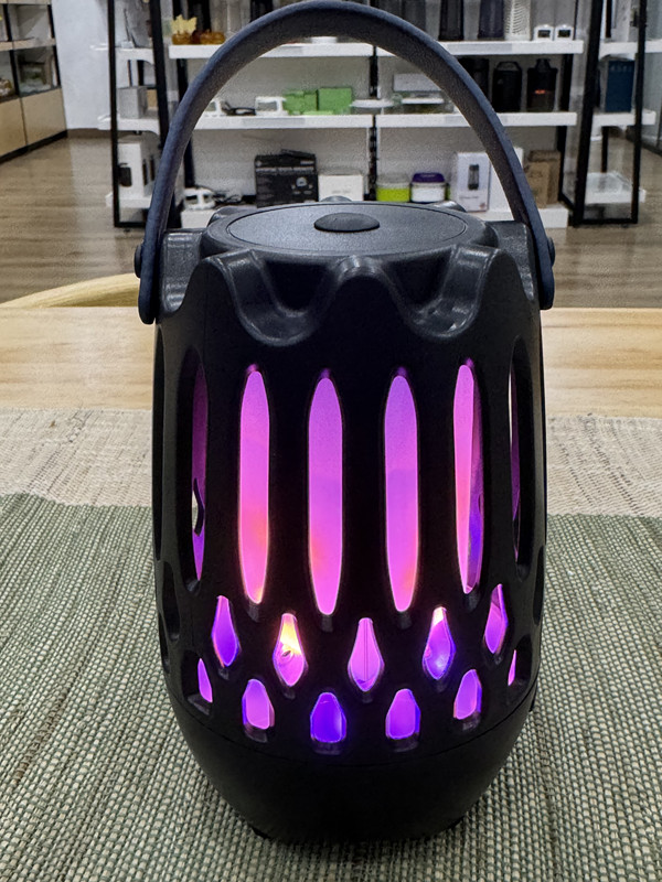OEM/ODM Logotipo Bluetooth Alto-falante Chama Luz UV Lâmpada de acampamento LED recarregável Mosquito Traças Gnats Catcher Insetos voadores Trapa pegajosa 3